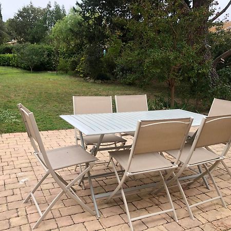 Gite En Provence Dans Grand Jardin Avec Piscine Partagee Cornillon-Confoux Exteriér fotografie