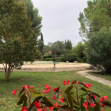 Gite En Provence Dans Grand Jardin Avec Piscine Partagee Cornillon-Confoux Exteriér fotografie