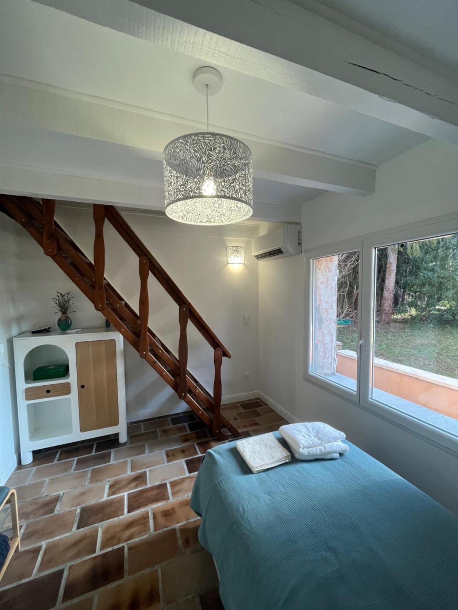 Gite En Provence Dans Grand Jardin Avec Piscine Partagee Cornillon-Confoux Exteriér fotografie